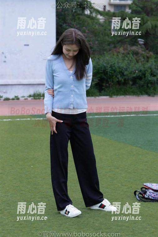 BoBoSocks袜啵啵-小甜豆 BoBoSocks袜啵啵 - 小甜豆的运动鞋对决原图下载,谁能更胜一筹
