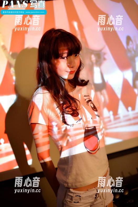 PANS摄影 - 小玥模特试镜，原图是怎样体验“镜子里我真完美”的，分享下我的自恋日常！