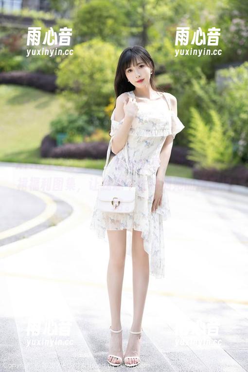 XIAOYU语画界-苏苏阿 XIAOYU语画界 - 偷偷分享,苏苏阿的短裙福利图集,让我忍不住猜测她的搭配思路。