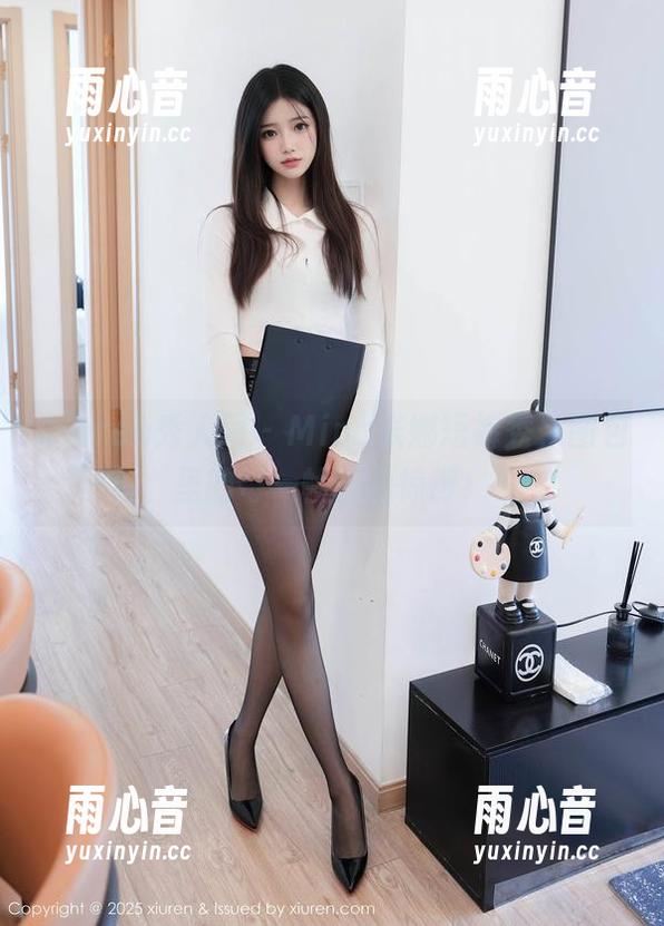 Xiuren秀人网-Mina米娜 Xiuren秀人网 - Mina米娜短裤秀,图包里的每一帧都是惊讶!