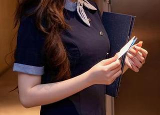 Xiuren秀人网 - 说实话，唐安诺的校服写真不只是图包里的美图，更像是一段青涩回忆的再现。