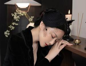 Xiuren秀人网 - 这组图片中的张思允Nice，好像护士又不太像，真有趣！