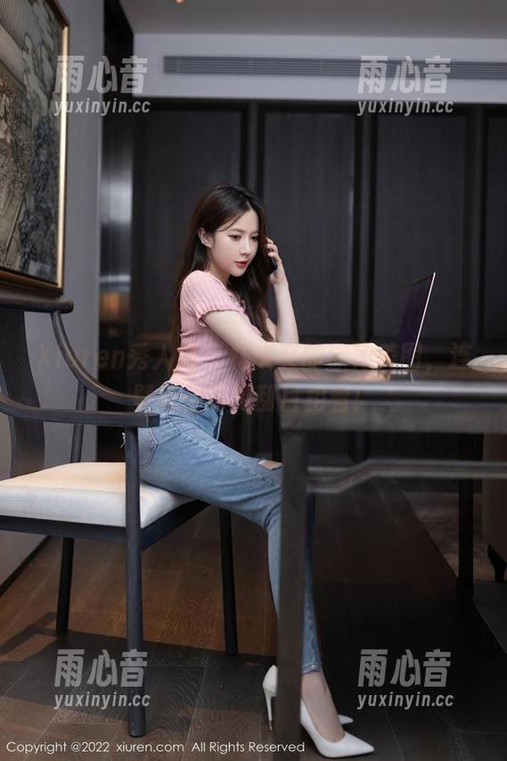 Xiuren秀人网 - 林文文的旗袍美图，连壁纸都对她刮目相看！