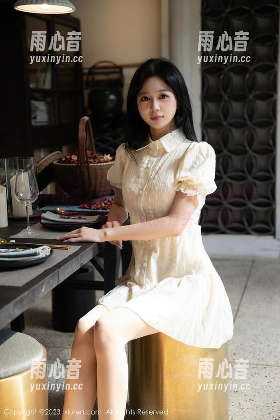 Xiuren秀人网 - 林文文yooki的修女写真：细腻、幽默，认真过头才不酷！