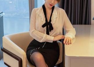 YouMi尤蜜荟 - 是我错觉吗，看玥儿玥er的写真，明明是套装，却像在拆开无尽的可能性。