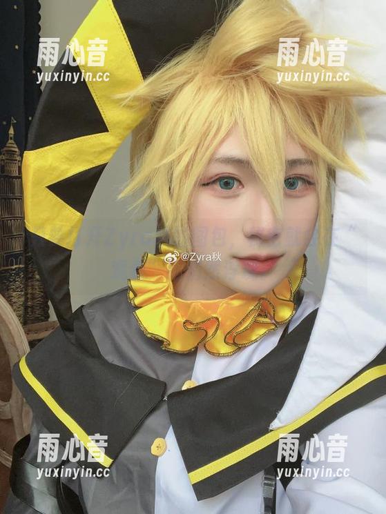 Zyra秋 只要打开Zyra秋的图包,秘密就会在“观看”间悄然浮现。