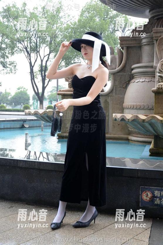 初夏女神-依依 初夏女神 - 依依的粉色之旅:在线图集,梦中漫步