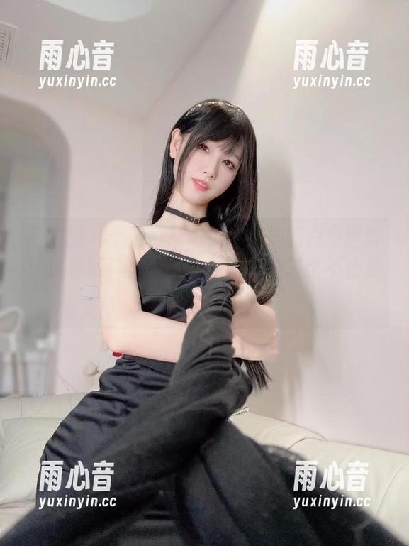 十万口草莓粥粥 微密圈 - 十万口草莓粥粥与她的白色世界:这种写真集中,“原图”的对比不止是颜色之别哦。