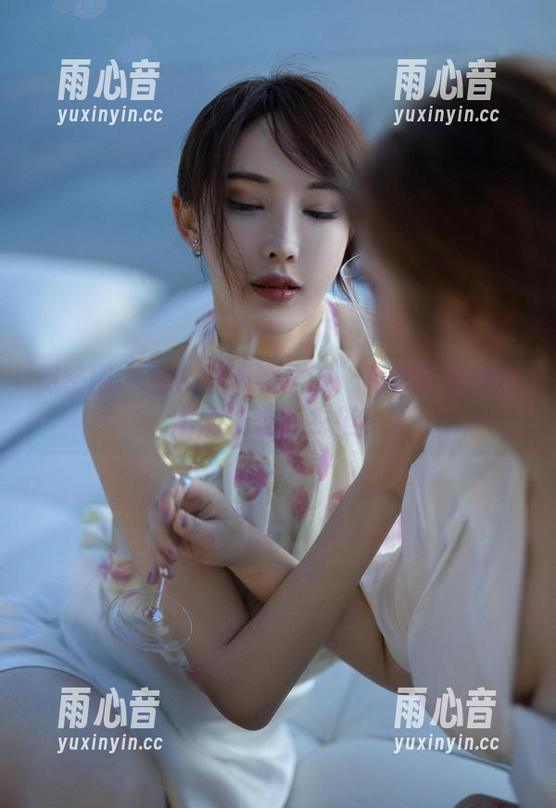 周妍希 微密圈 - 白衬衫观看之旅:周妍希和她的刚刚洗过的衣柜!