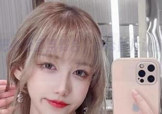啾小妍把办公室当舞台，cos照片让你惊艳不已