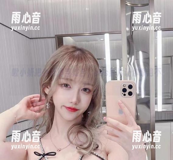 啾小妍 啾小妍把办公室当舞台,cos照片让你惊艳不已