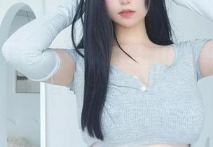 更新看这里，女主K的白裙让人误以为我自己也是模特！