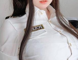 把女主K的泳池姿态回放一遍！高清图库里的每一水波都值得驻足。