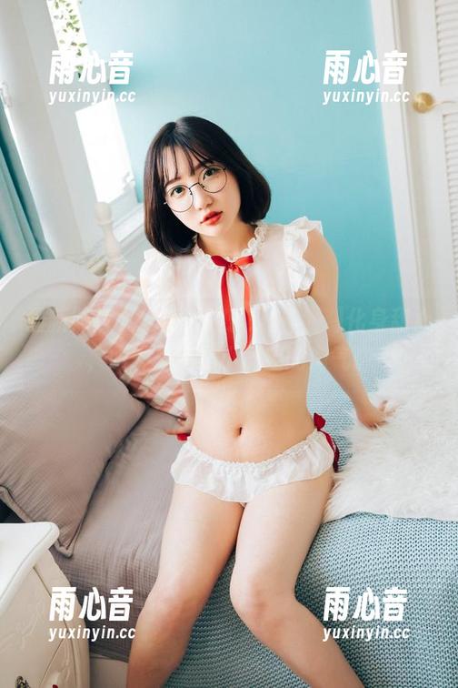 最新照片大公开，孙乐乐(손예은)化身甜心，眼神里满是小恶魔的淘气。