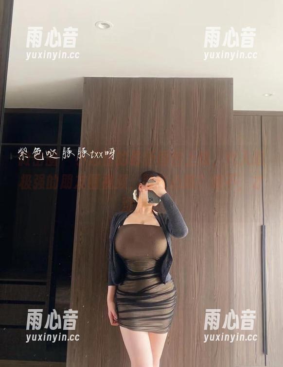 微密圈 - 小芯酱的最新图包上线，代入感极强的朋友圈视频，脸红心跳？哦不，才没有。