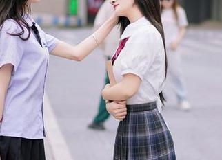 尤蜜荟 - 从原图到壁纸：萌汉药baby的泳池魅力难以抗拒。