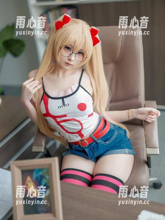 在幼水铃衣的写真集里，分享一波电子女友的超实用秘籍吧！