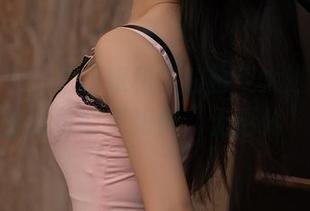 免费图包：“抖娘利世的镂空大逃脱”——看这位博主如何“无形化”！