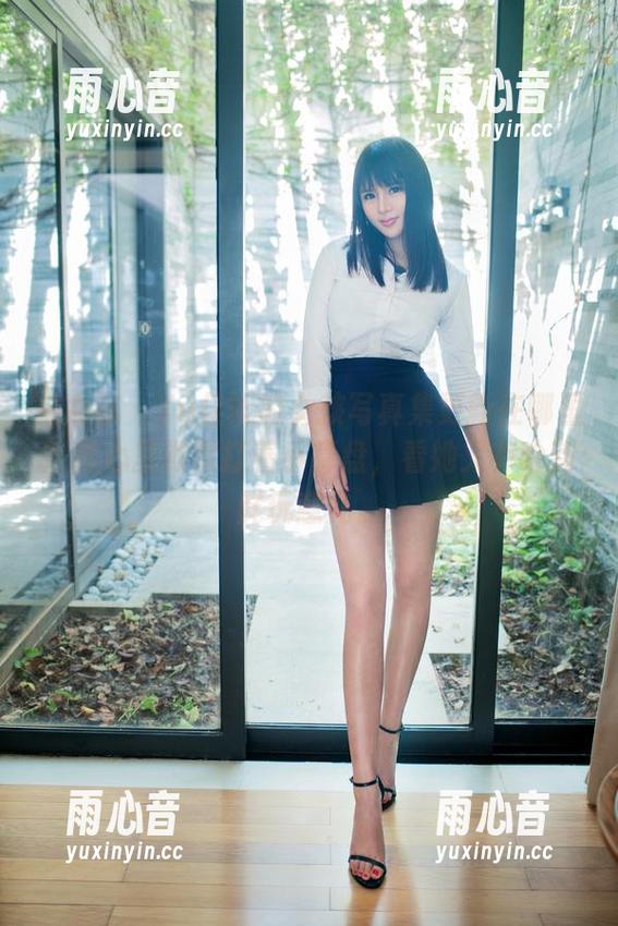 推女郎 - Yu佳妮的女孩写真集更新在哪里？我心里默默打着小算盘，看她又有啥新鲜玩意儿。