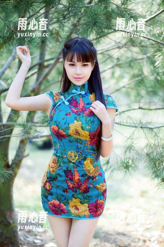 推女郎 - 艾栗栗黑白在线写真，就像拿着彩色眼镜看黑白电影！