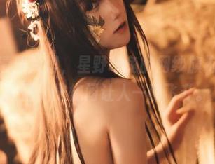 这组高清照片里，星野咪兔的网纱旗袍如云般轻盈，恍惚间让人一瞬飞升。