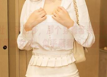 星颜社 - 李丽莎，那个穿着套装的高清原图里的女孩，似乎藏着点小倔强！