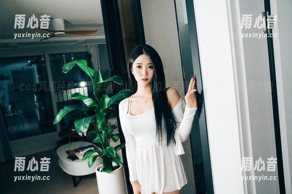 cos风超经典，普美Bomi(보미)的水手服给人一秒掉进海里的错觉！