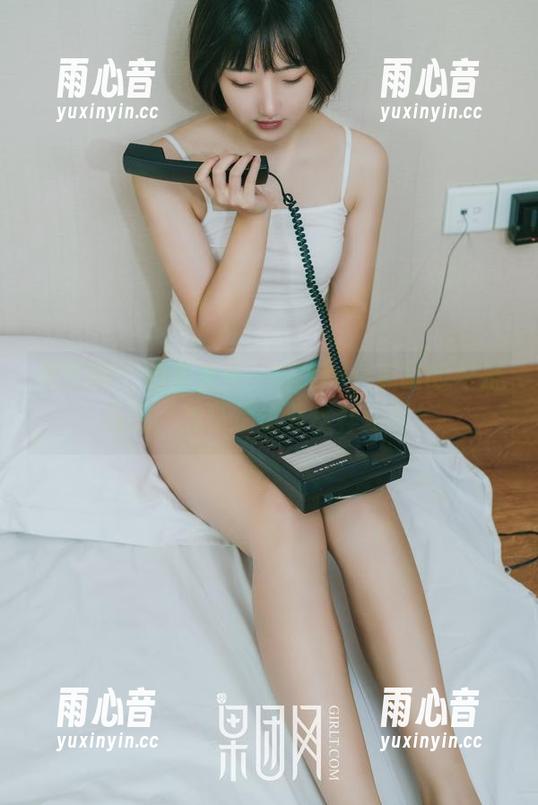 果团网-little贝壳喵 果团网 - 图包直击:little贝壳喵的裸足私拍,我以后也要这样走路!