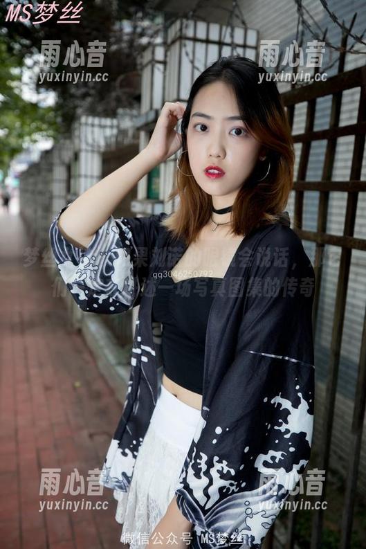梦丝女神-刘诺 梦丝女神 - 如果刘诺的眼镜会说话,那它们一定在讲述一场写真图集的传奇