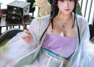 夏天来了，樱井小莜的裸足写真来分享，谁还在穿袜子呀？
