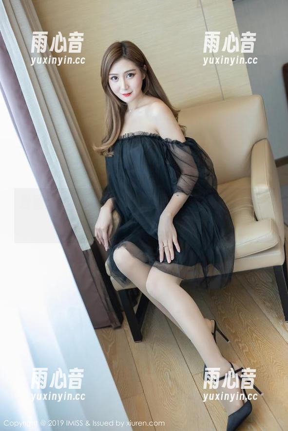 爱蜜社-瑞妤 爱蜜社 - 水手服私房美图,瑞妤又开了一轮自拍晒大腿。