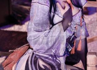 白莉爱吃巧克力吊带图集：精选背后的那种随意和脱俗