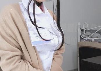 白银81的婚纱作品集，里面的每件婚纱都想让我重温一遍儿童时期的玩伴关系...