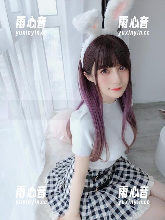 白银81 说是比基尼,实际上是白银81的魔法cos