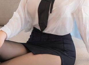 秀人网 - MOON嘉依分享她的护士传统服装，其实我更期待她的领奖台秀！