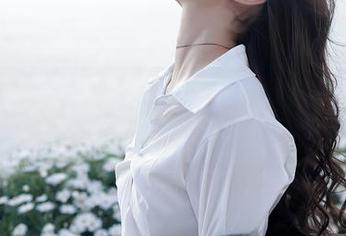 秀人网 - 何梦兮Stacy，吊带全套，看着都忍不住想试试这图包