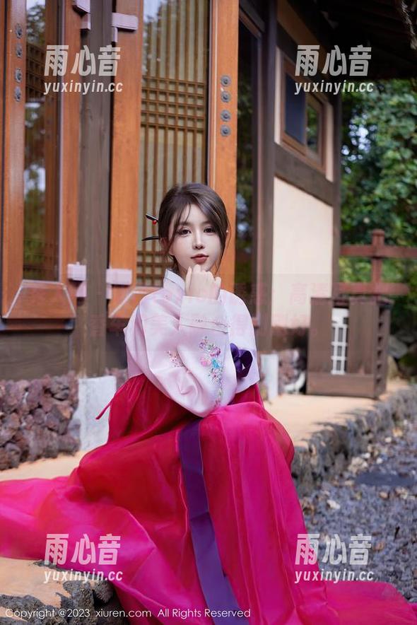 秀人网 - 妲己toxic的诱惑：高清写真把香车和美人融合得刚刚好。