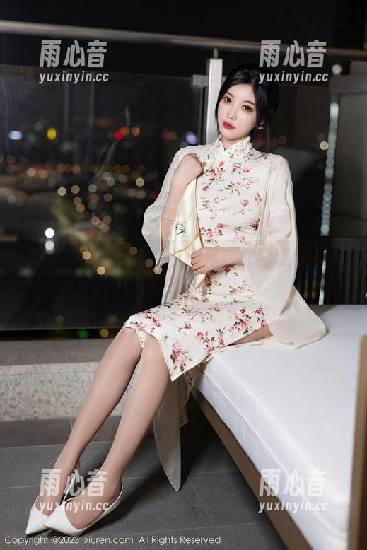 秀人网 - 我在悄悄下载月音瞳的黑丝美腿，谁来揭晓？