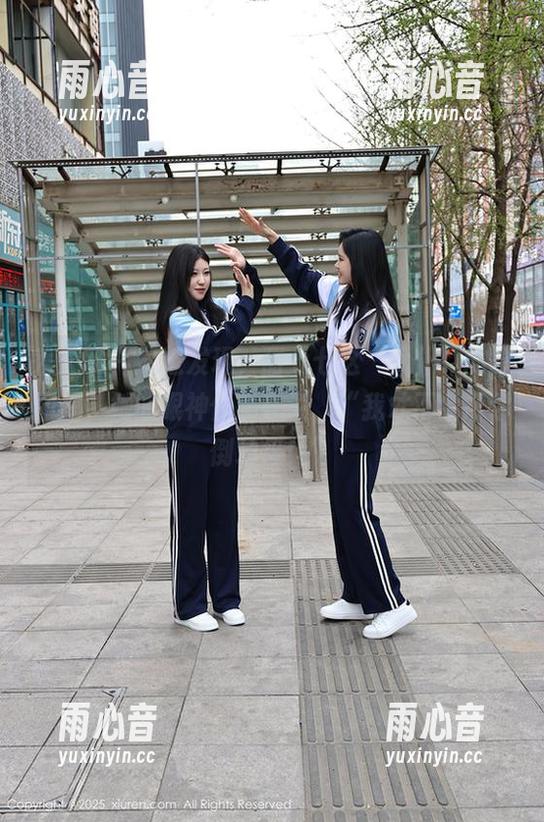 秀人网-甜七七 秀人网 - 最近发现,甜七七这“女仆”的原图里,她的眼神似乎在说,“我才不会帮你倒垃圾!”