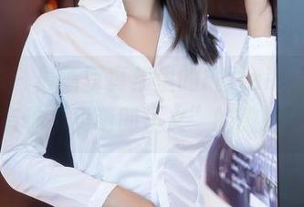 秀人网 - 最新写真集里的糖豆sisi，套装有种“卖萌即正义”的微妙。