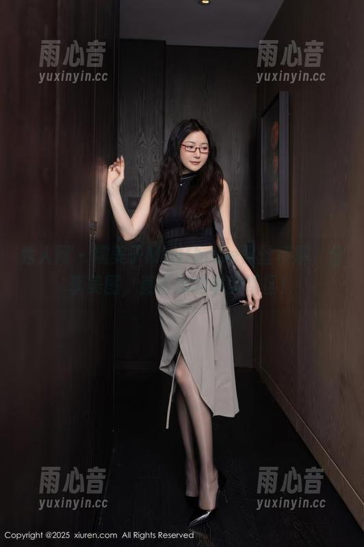 秀人网-糯美子MINIbabe 秀人网 - 糯美子MINIbabe黑丝待解,分享美图,直击你的审美雷区!