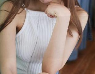 美媛馆 - 不用水下呼吸器，Angela小热巴的泳池作品集就像一片五光十色的小段落！