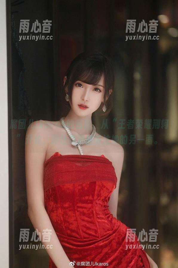 腐团儿Ikaros 腐团儿Ikaros的私拍,从“王者荣耀荆轲”开始,却让我更加关注她的另一面。