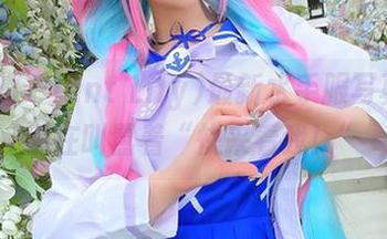 花リリ(Plant Lily)最新水手服写真，似乎在叫嚣着“快来看我！”