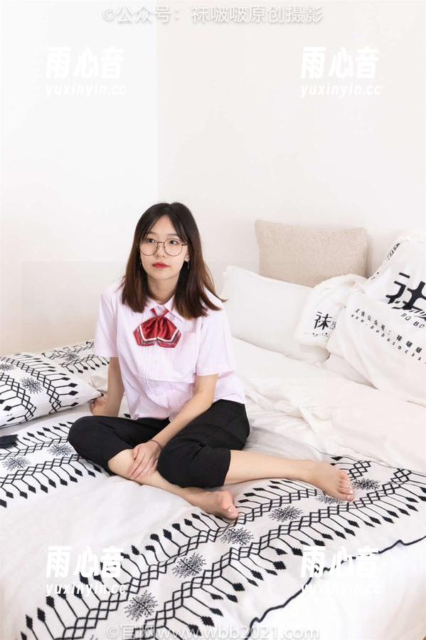 袜啵啵 - 闻说苏苏的网盘里有肉丝写真，果真如传说，那个脚尖加固的设计让人意犹未尽。