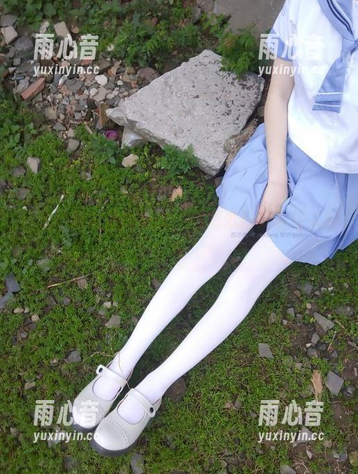 在线！西尔酱的灰丝，这潮流搭配真让人好奇