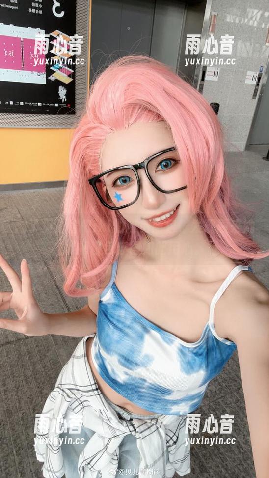 贝儿酱Miki 翻了贝儿酱Miki的粉色图包,发现原来她能把粉色穿得如此用心。