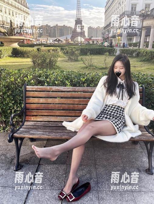 软妹小九九 微密圈 - 软妹小九九在车内的图包分享:不只是在路上,还有很多小意外