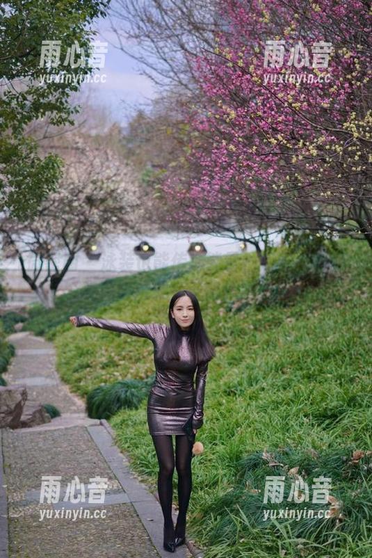 辣妈女神 微密圈 - 泳装也能传递能量?辣妈女神的高清照片太有催化作用了!