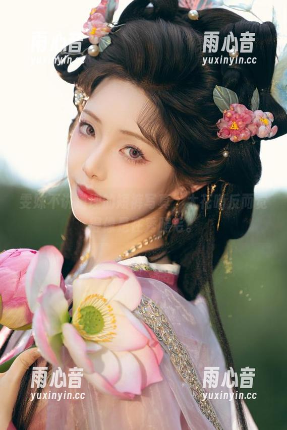 雯妹不讲道理 雯妹不讲道理的短裤写真,太花哨反而觉得像是在秀腿毛。